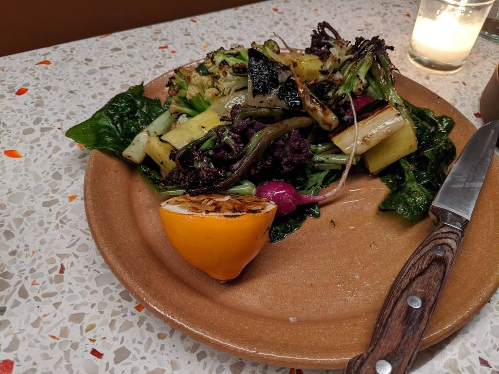 Eszett | restaurant | 3510 Sunset Blvd, Los Angeles, CA 90026, USA | 3235226323 OR +1 323-522-6323