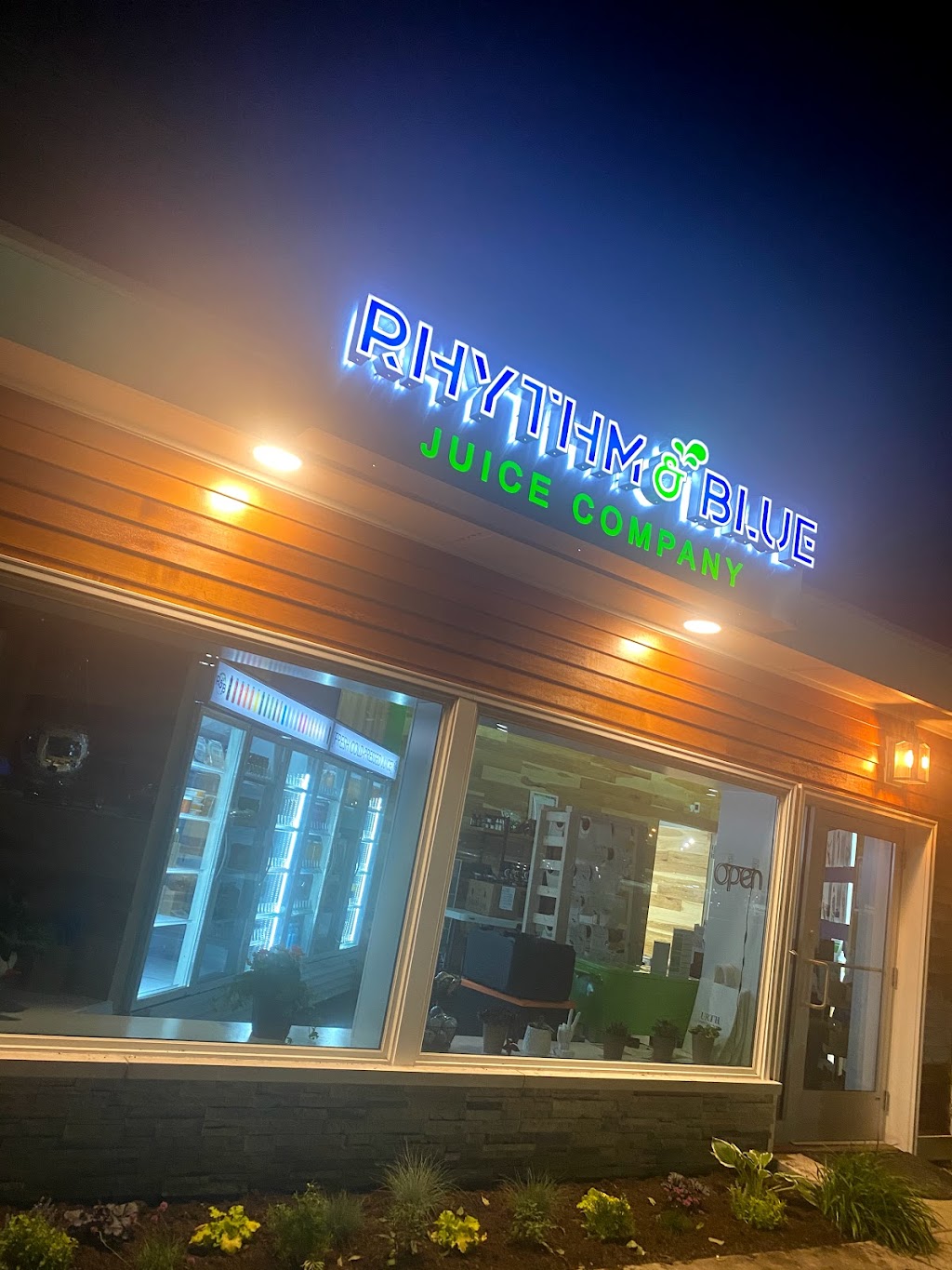 Rhythm + Blue Juice Company | restaurant | 17864 Mack Ave, Grosse Pointe, MI 48230, USA | 3134422402 OR +1 313-442-2402