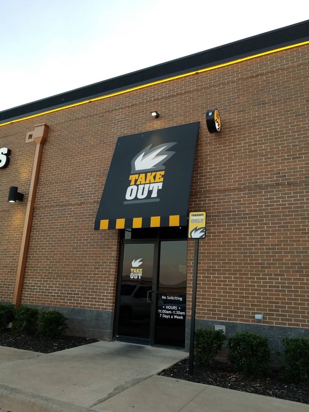 Buffalo Wild Wings | meal takeaway | 1765 Shedeck Pkwy, Yukon, OK 73099, USA | 4052651944 OR +1 405-265-1944