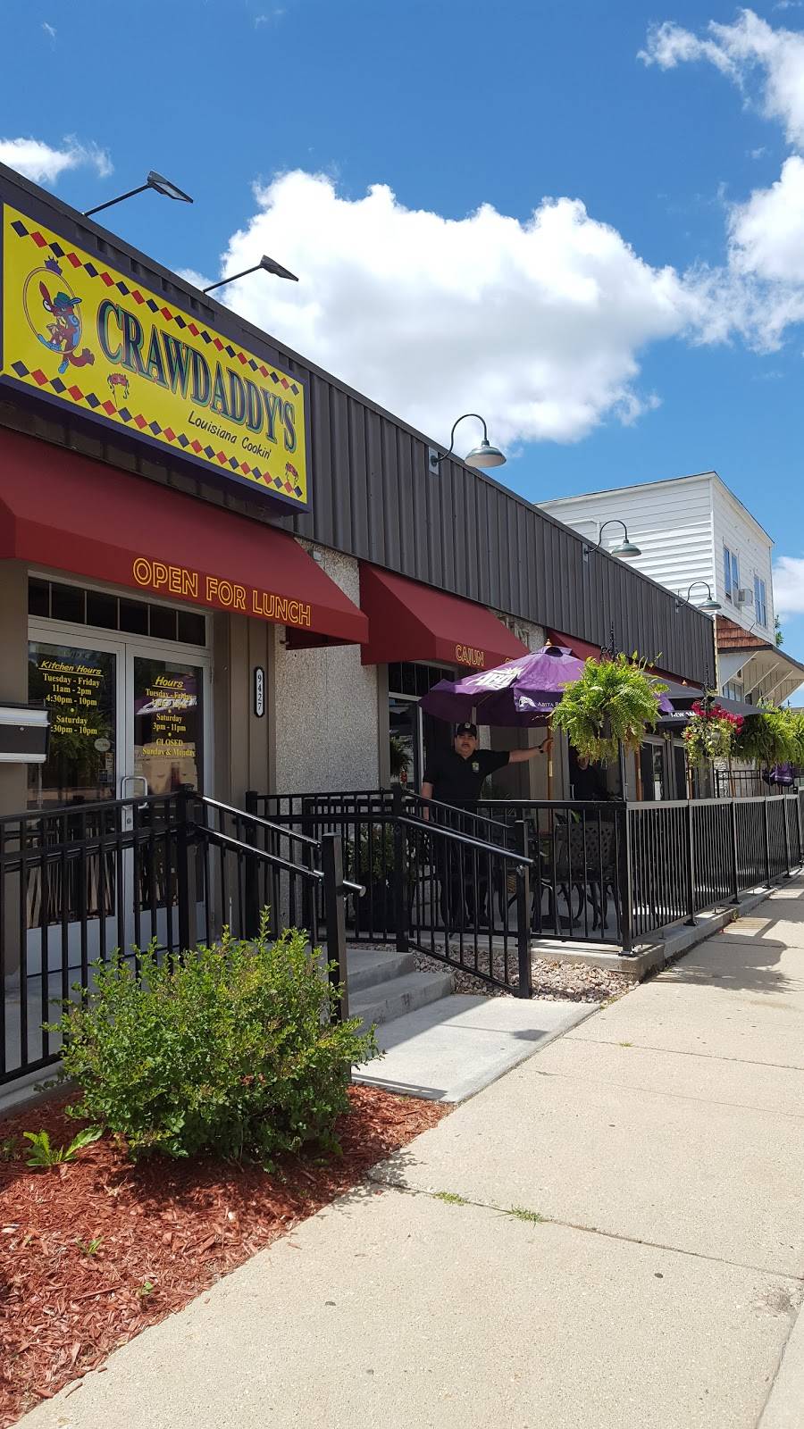 Crawdaddys on Greenfield | restaurant | 9427 W Greenfield Ave, West Allis, WI 53214, USA | 4147782228 OR +1 414-778-2228