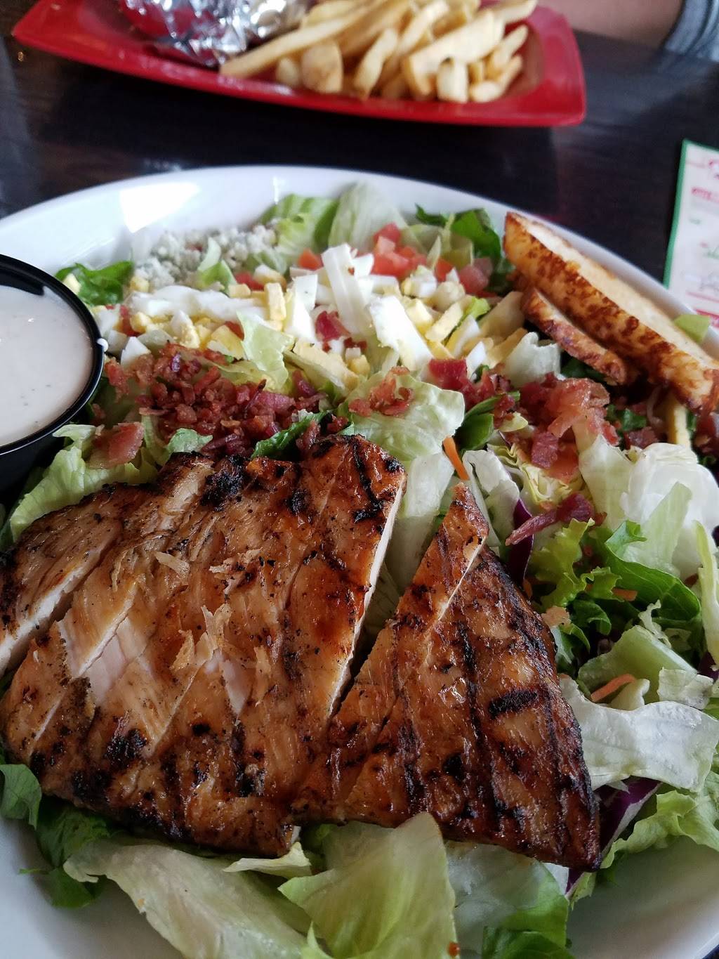 Red Robin Gourmet Burgers and Brews | restaurant | 2367 Claribel Rd, Riverbank, CA 95367, USA | 2098631290 OR +1 209-863-1290