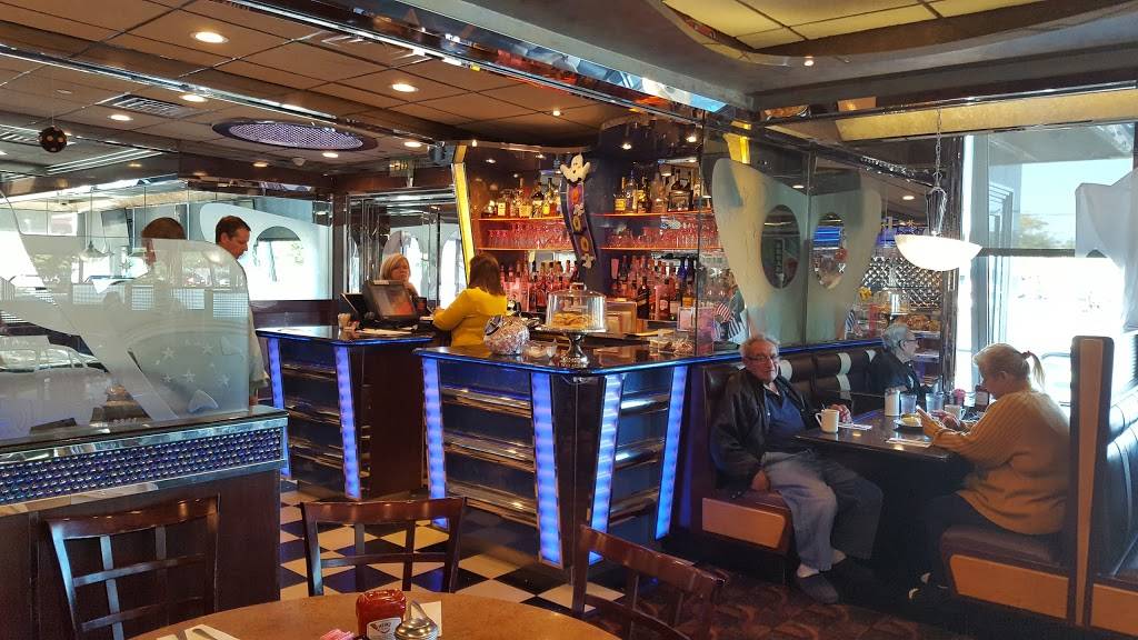 Broadway Diner | restaurant | 287 N Broadway, Hicksville, NY 11801, USA | 5166813982 OR +1 516-681-3982