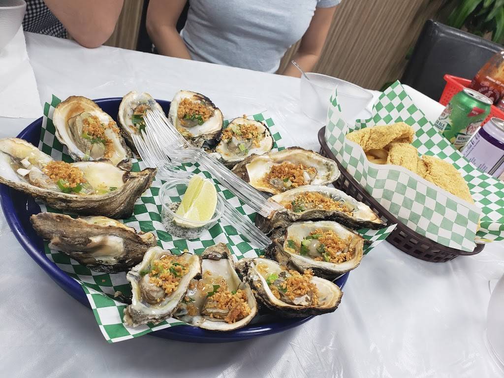 Captain T Seafood | restaurant | 10815 Beechnut St #107, Houston, TX 77072, USA | 3467742746 OR +1 346-774-2746