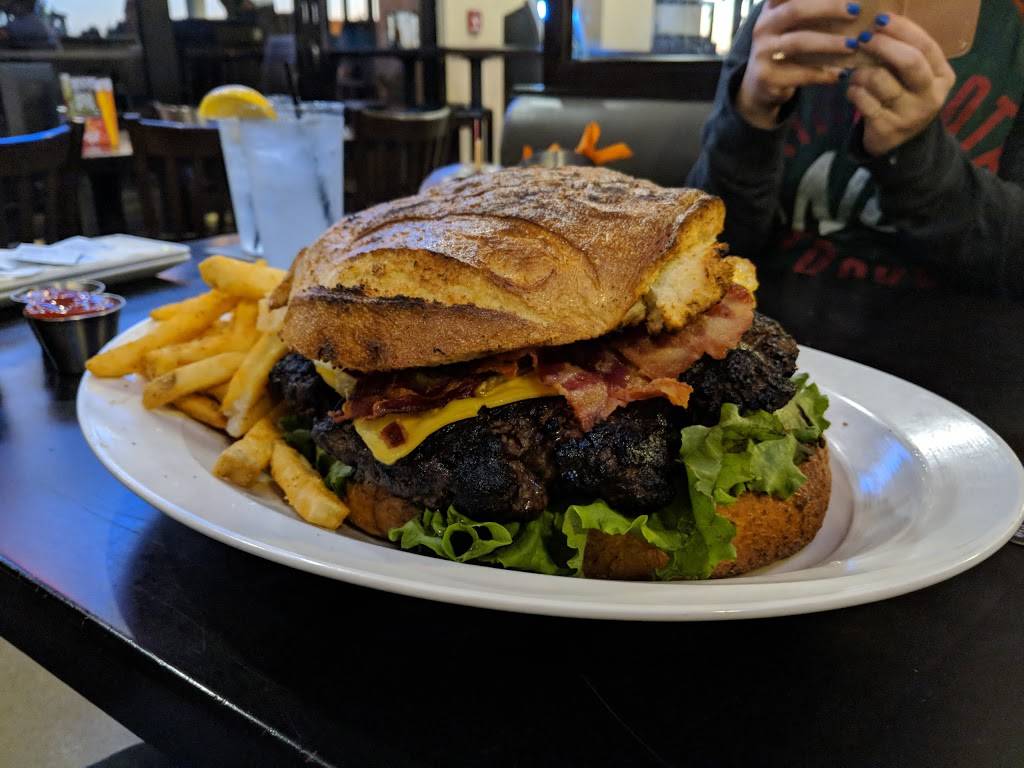 Bokampers Sports Bar & Grill | restaurant | 8001 Plaza del Lago Dr, Estero, FL 33928, USA | 2399927611 OR +1 239-992-7611