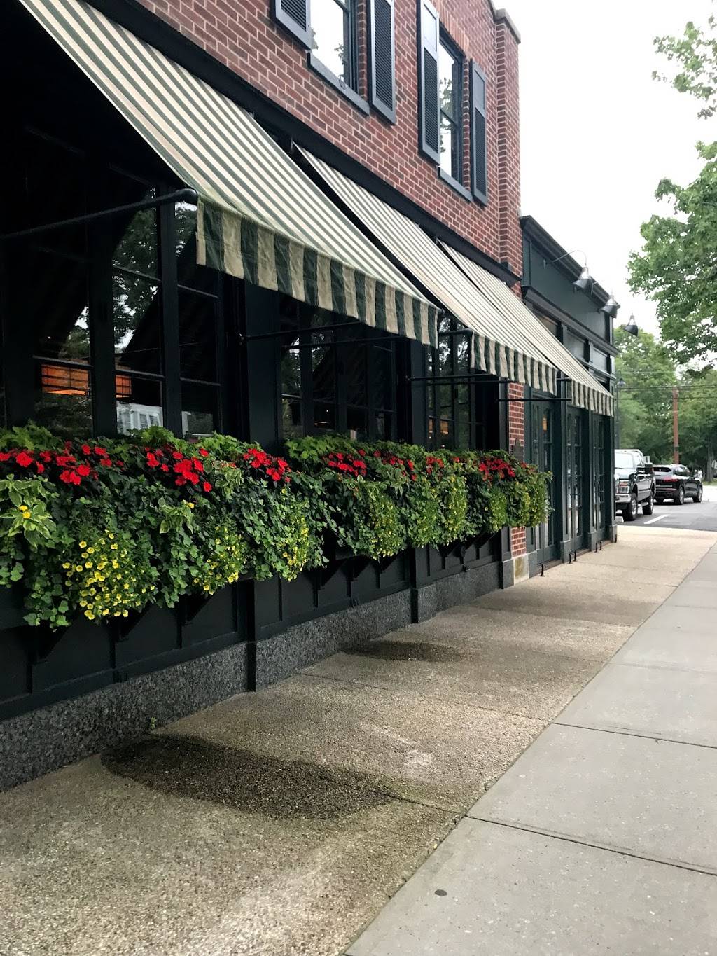 East Hampton Grill | restaurant | 99 N Main St, East Hampton, NY 11937, USA | 6313296666 OR +1 631-329-6666