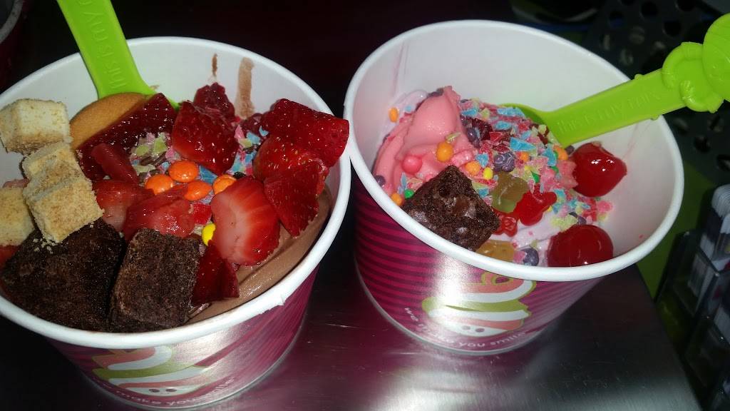 Menchies Frozen Yogurt | bakery | 26865 Sierra Hwy, Newhall, CA 91321, USA | 6612500500 OR +1 661-250-0500