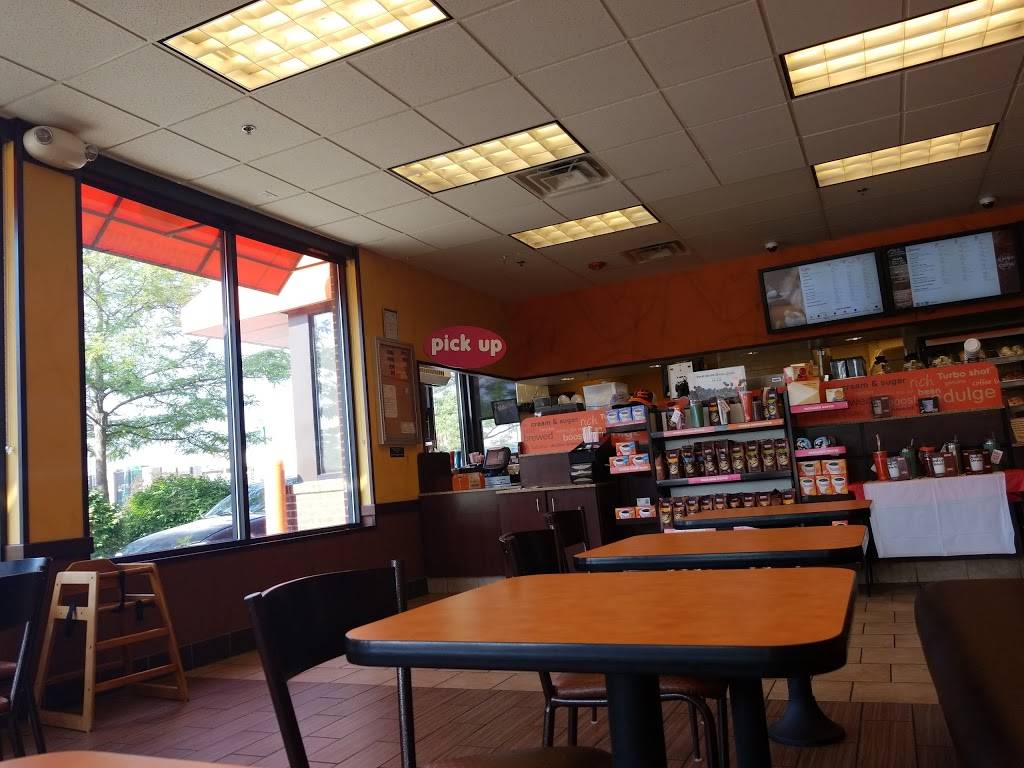 Dunkin | bakery | 2865 S 108th St, West Allis, WI 53227, USA | 4143218268 OR +1 414-321-8268