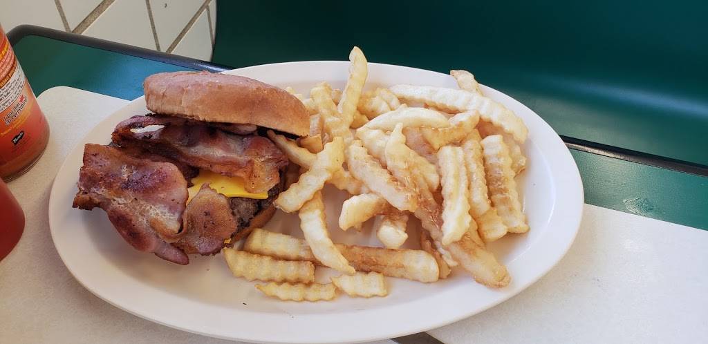 Courtesy Diner | restaurant | 3153 S Kingshighway Blvd, St. Louis, MO 63139, USA | 3147769059 OR +1 314-776-9059