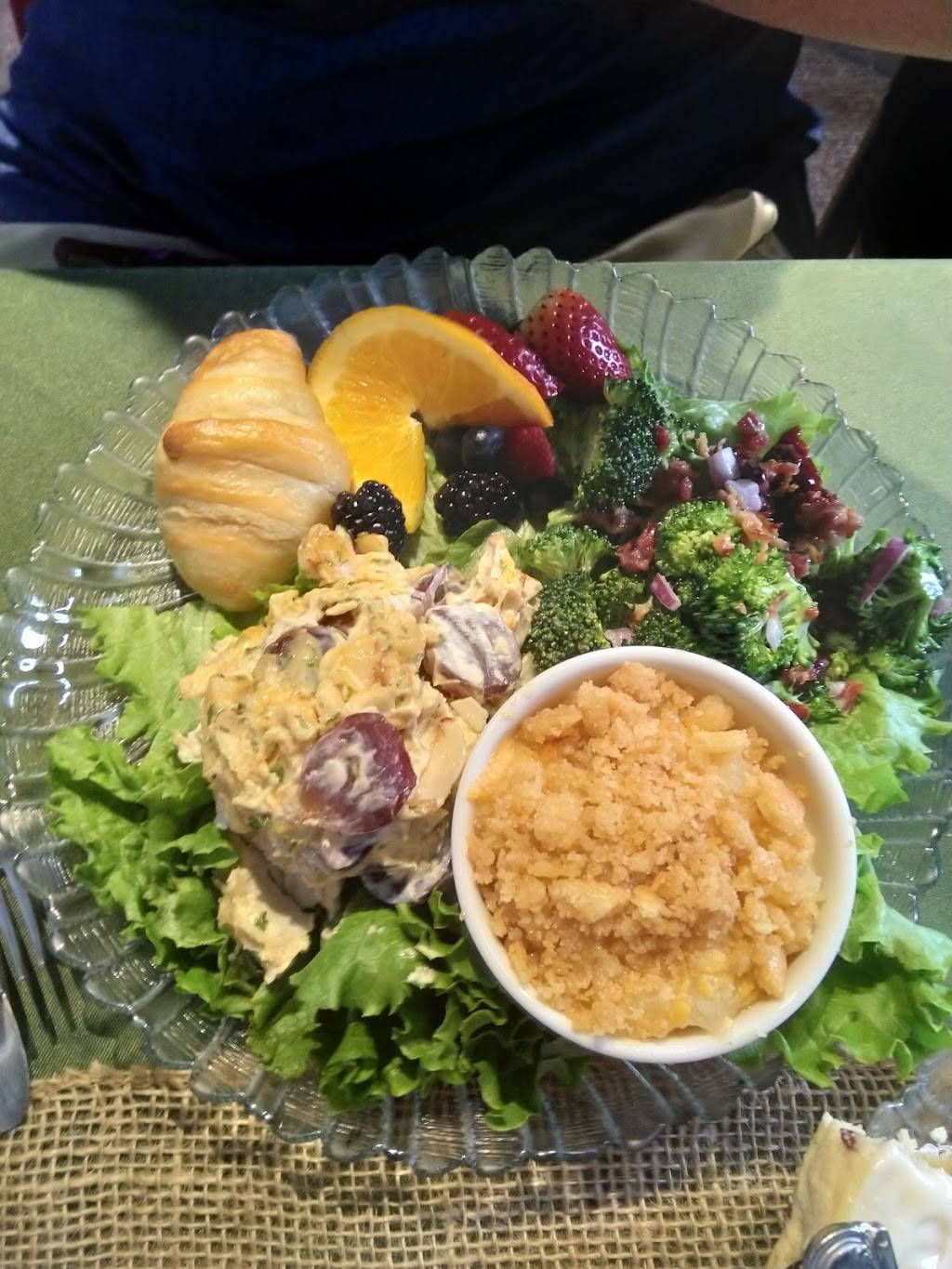 Sweet Magnolias Tea Bistro | restaurant | 212 Howard St, Auburndale, FL 33823, USA | 8639651684 OR +1 863-965-1684