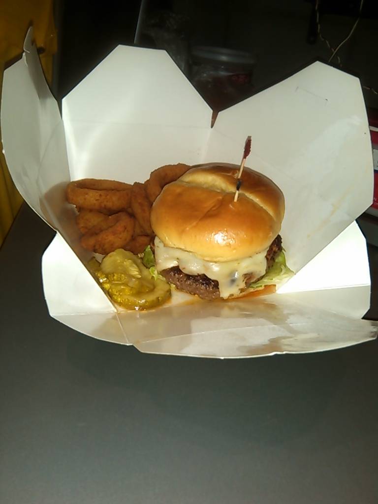 Buttons burgers And Beyond | restaurant | 7121 Blue Ridge Trail, Mountain Top, PA 18707, USA | 5708685818 OR +1 570-868-5818