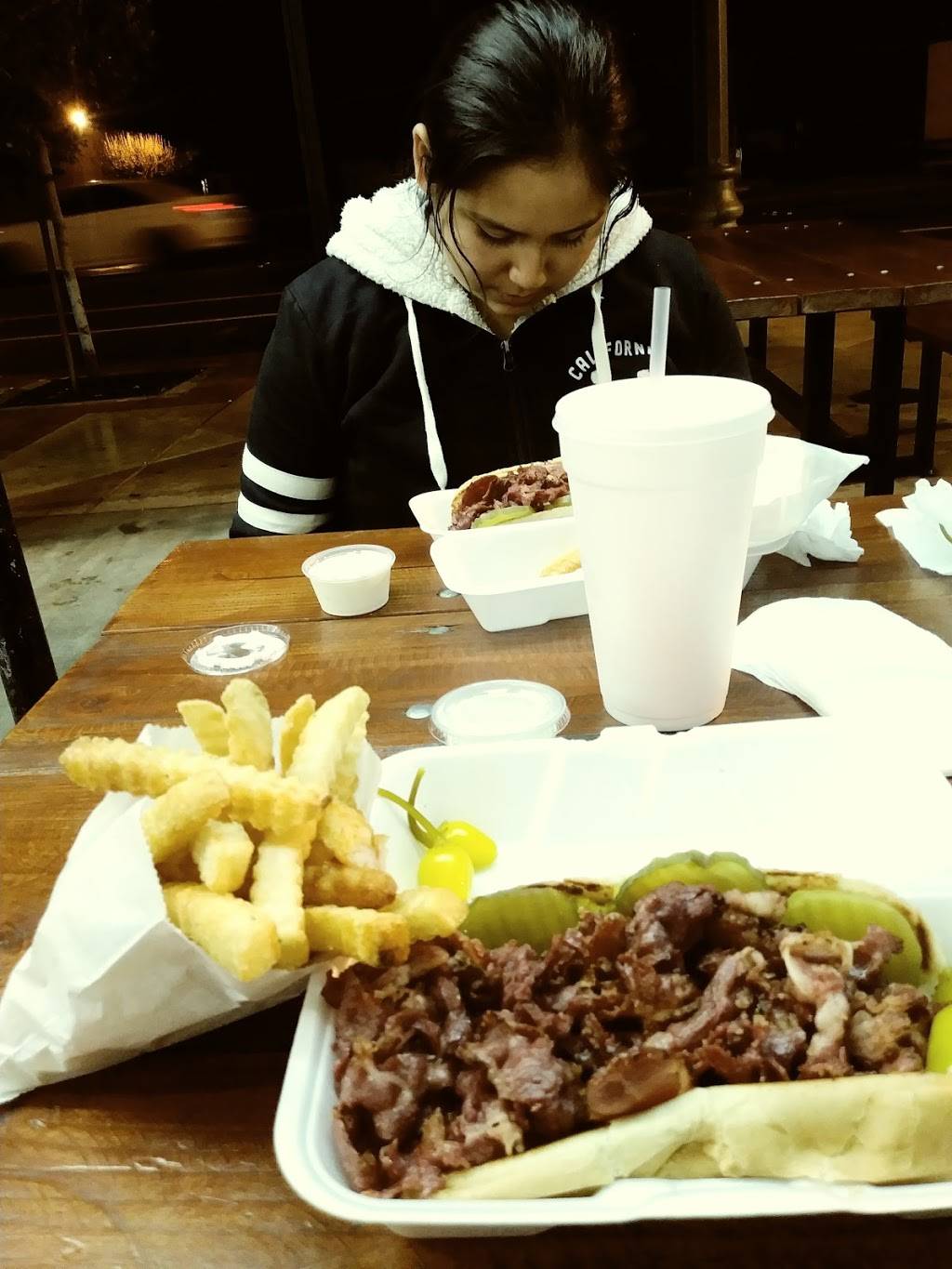 Woodlake Drive Inn | meal takeaway | 222 N Valencia Blvd, Woodlake, CA 93286, USA | 5595648439 OR +1 559-564-8439