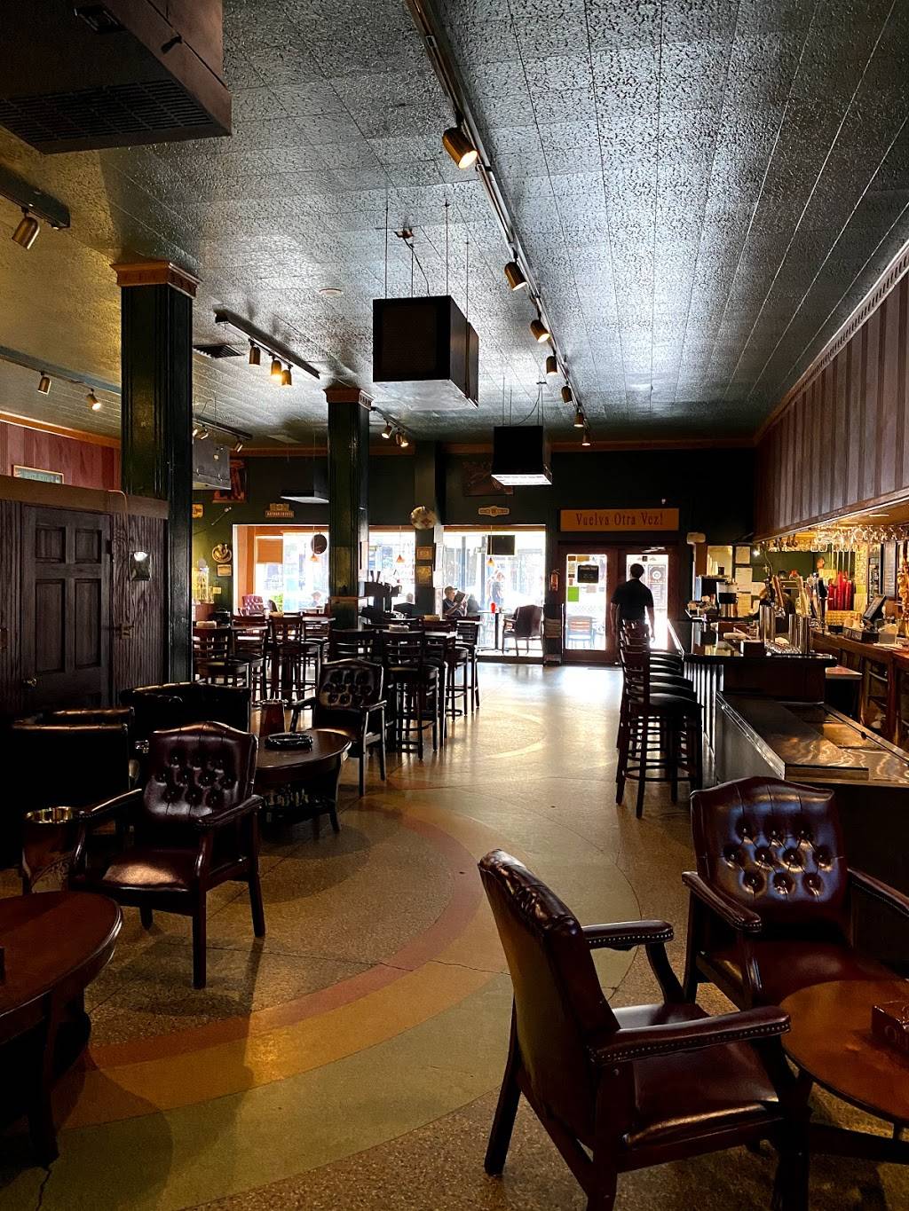 King Corona Cigars Bar And Cafe | restaurant | 1523 E 7th Ave, Tampa, FL 33605, USA | 8132419109 OR +1 813-241-9109