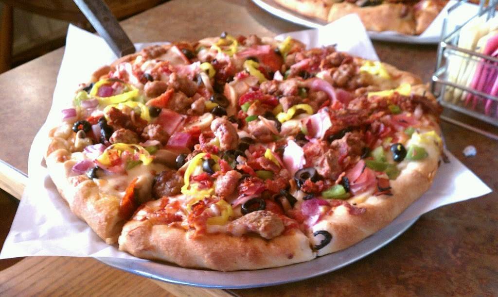 Olde Town Pizza House | restaurant | 195 Cleveland Ave, Amherst, OH 44001, USA | 4409842468 OR +1 440-984-2468