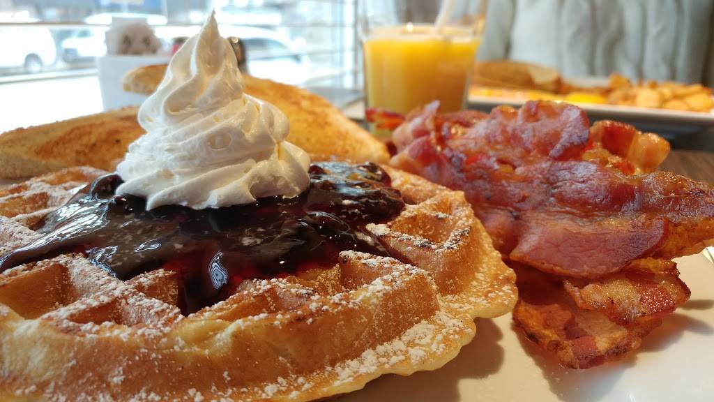 Dinos Grillhouse | restaurant | 15 King St W, Ingersoll, ON N5C 2J2, Canada | 5194250937 OR +1 519-425-0937