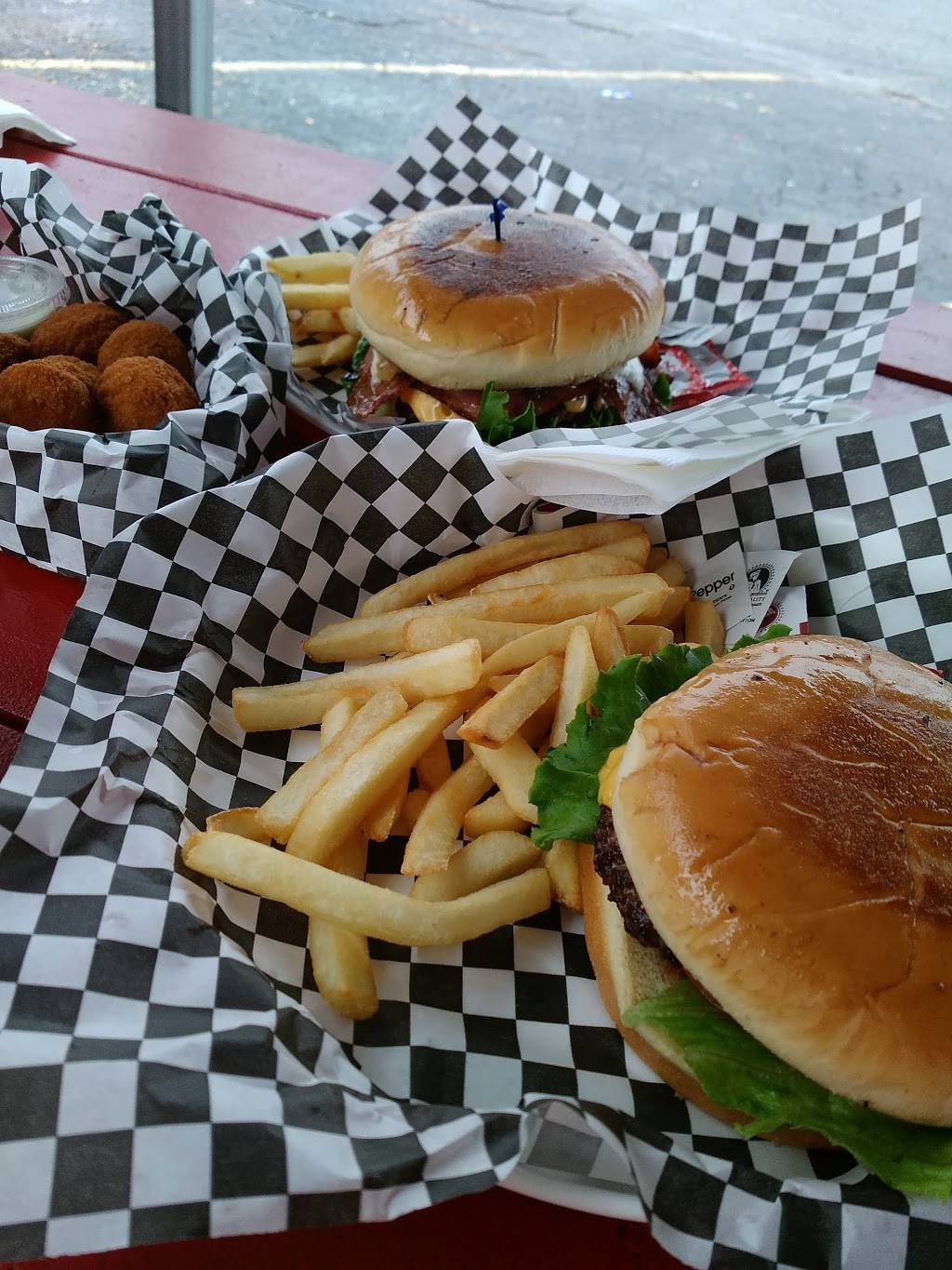 RJs Snack Shack | restaurant | 3644 Culebra Rd, San Antonio, TX 78228, USA | 2104388848 OR +1 210-438-8848