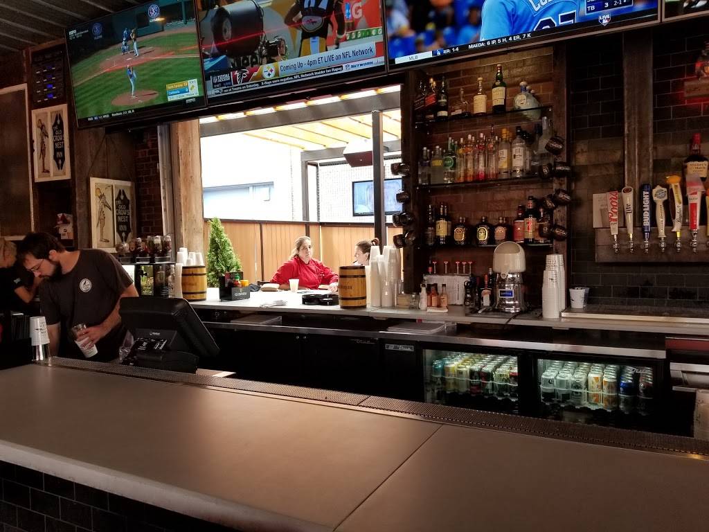 Tipsy Crow Tavern | restaurant | 102 SW 3rd St, Des Moines, IA 50309, USA | 5152439338 OR +1 515-243-9338