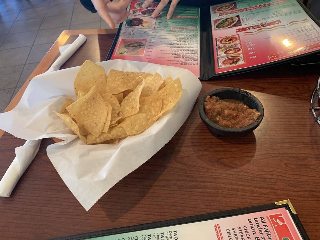 Huicho’s Tacos | restaurant | 11221 California St, Redlands, CA 92373, USA | 9093282038 OR +1 909-328-2038