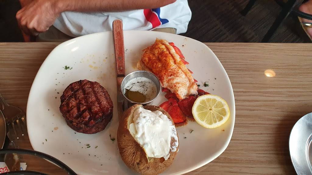 Charleys Boathouse Grill | restaurant | 6241 Estero Blvd, Fort Myers Beach, FL 33931, USA | 2397654700 OR +1 239-765-4700