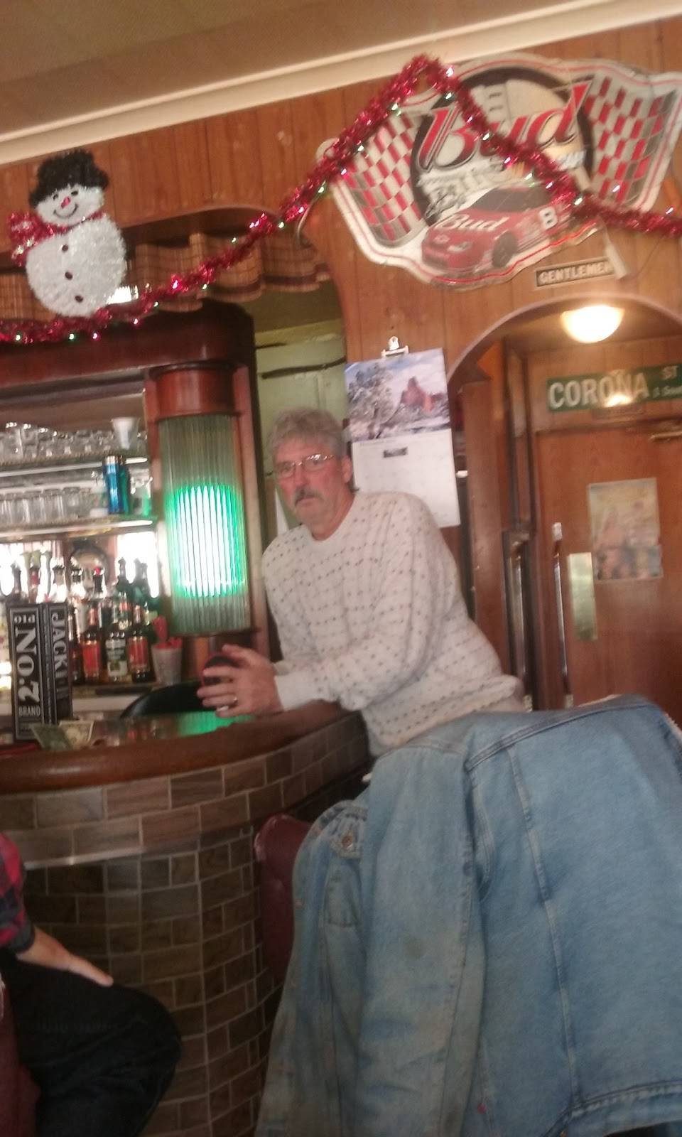 Hillcrest Bar & Grill | restaurant | 29200 E Chicago Rd, Sturgis, MI 49091, USA | 2696593756 OR +1 269-659-3756