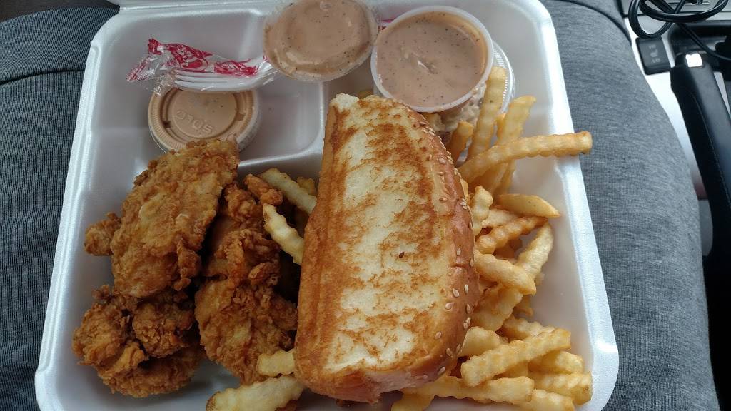 Raising Canes Chicken Fingers | meal takeaway | 9490 Dorchester Rd, Summerville, SC 29485, USA | 8438510600 OR +1 843-851-0600