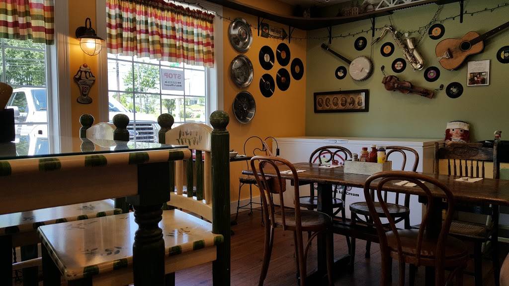 Billys Ice Cream and Marketplace | restaurant | 742 Amity Rd, Bethany, CT 06524, USA | 2036919185 OR +1 203-691-9185