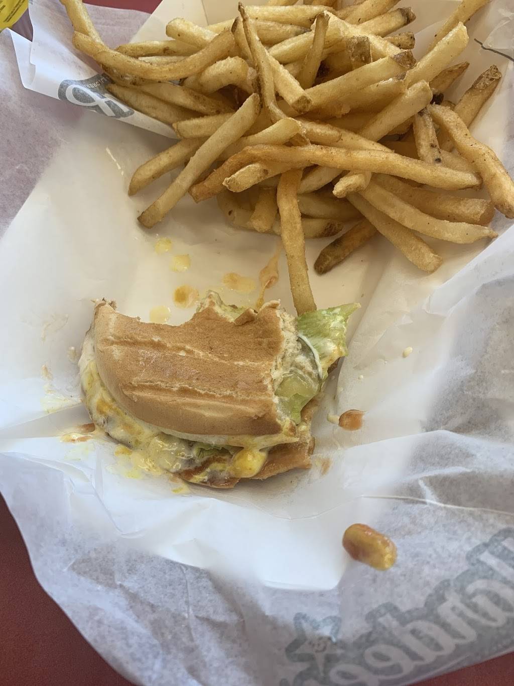 Hardees | restaurant | 7160 IN-67, Pendleton, IN 46064, USA | 7657787922 OR +1 765-778-7922