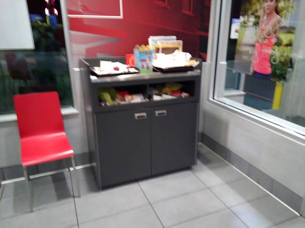 McDonalds | cafe | 3402 Avenue L, Fort Madison, IA 52627, USA | 3193725729 OR +1 319-372-5729