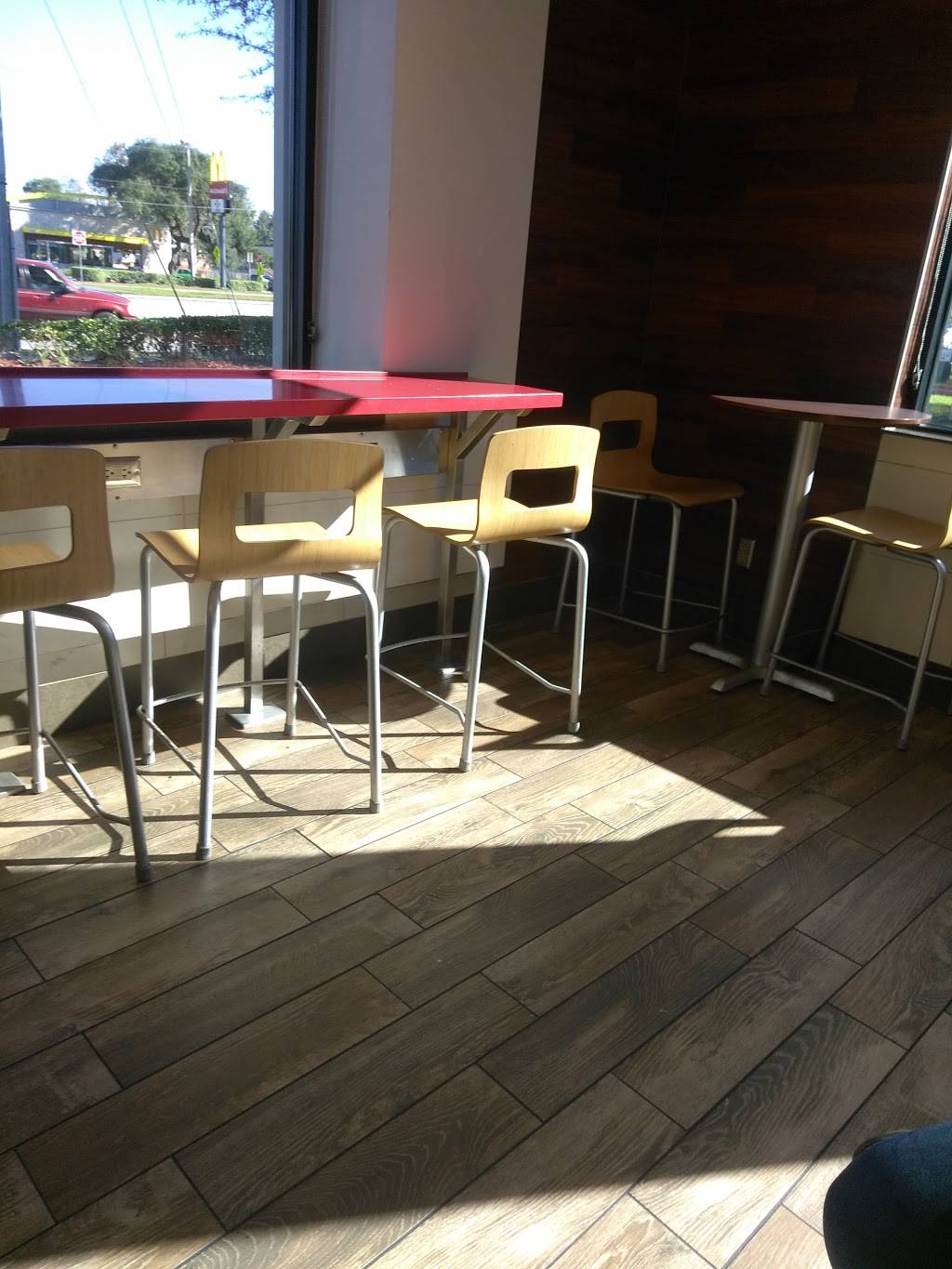 Wendys | restaurant | 11720 N 56th St, Temple Terrace, FL 33617, USA | 8139806441 OR +1 813-980-6441