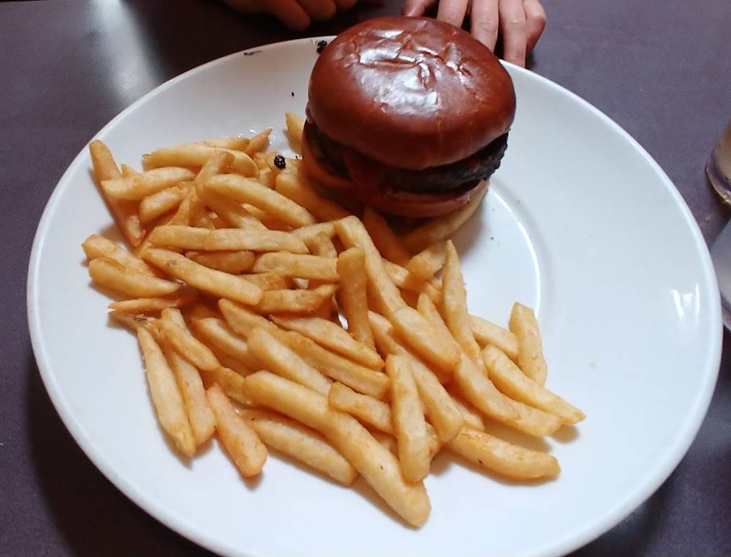 Johnny Macaronis | meal takeaway | 1300 Plymouth St, East Bridgewater, MA 02333, USA | 5084564460 OR +1 508-456-4460