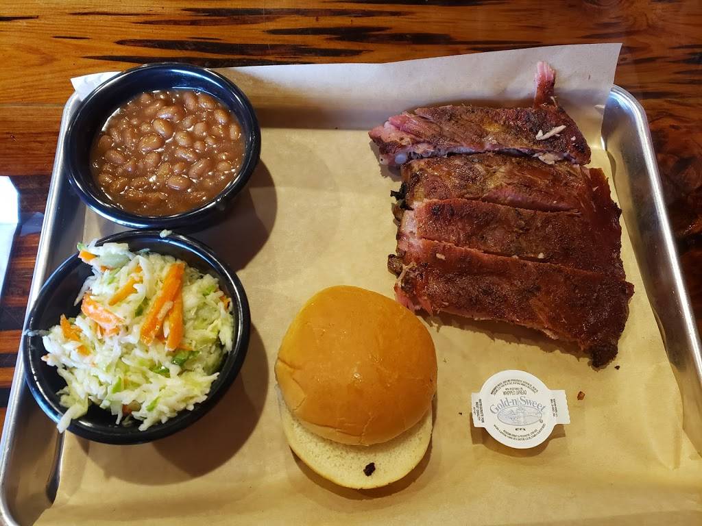 Tubbys Q and Smokehouse | restaurant | 5740 7th St, Zephyrhills, FL 33542, USA | 8137886500 OR +1 813-788-6500