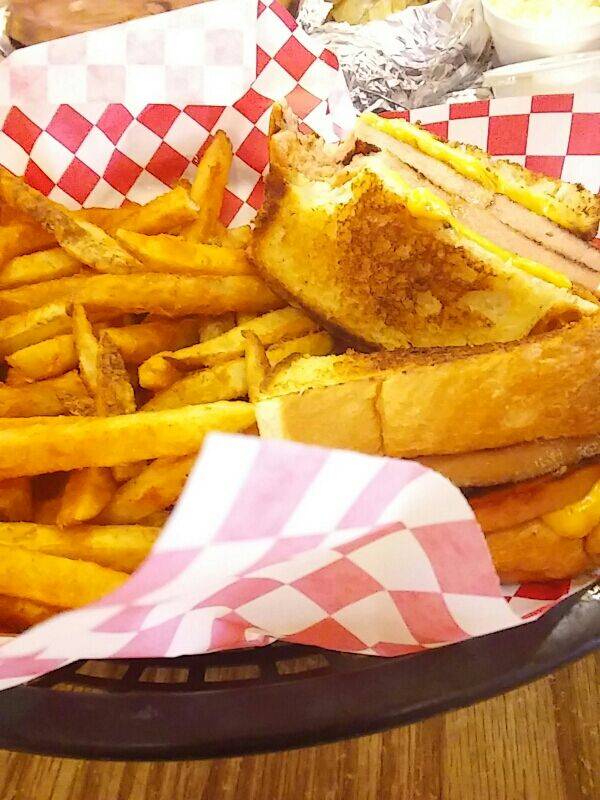 Go Mart | restaurant | 25780 Brimstone Rd, Coolville, OH 45723, USA | 7406676101 OR +1 740-667-6101