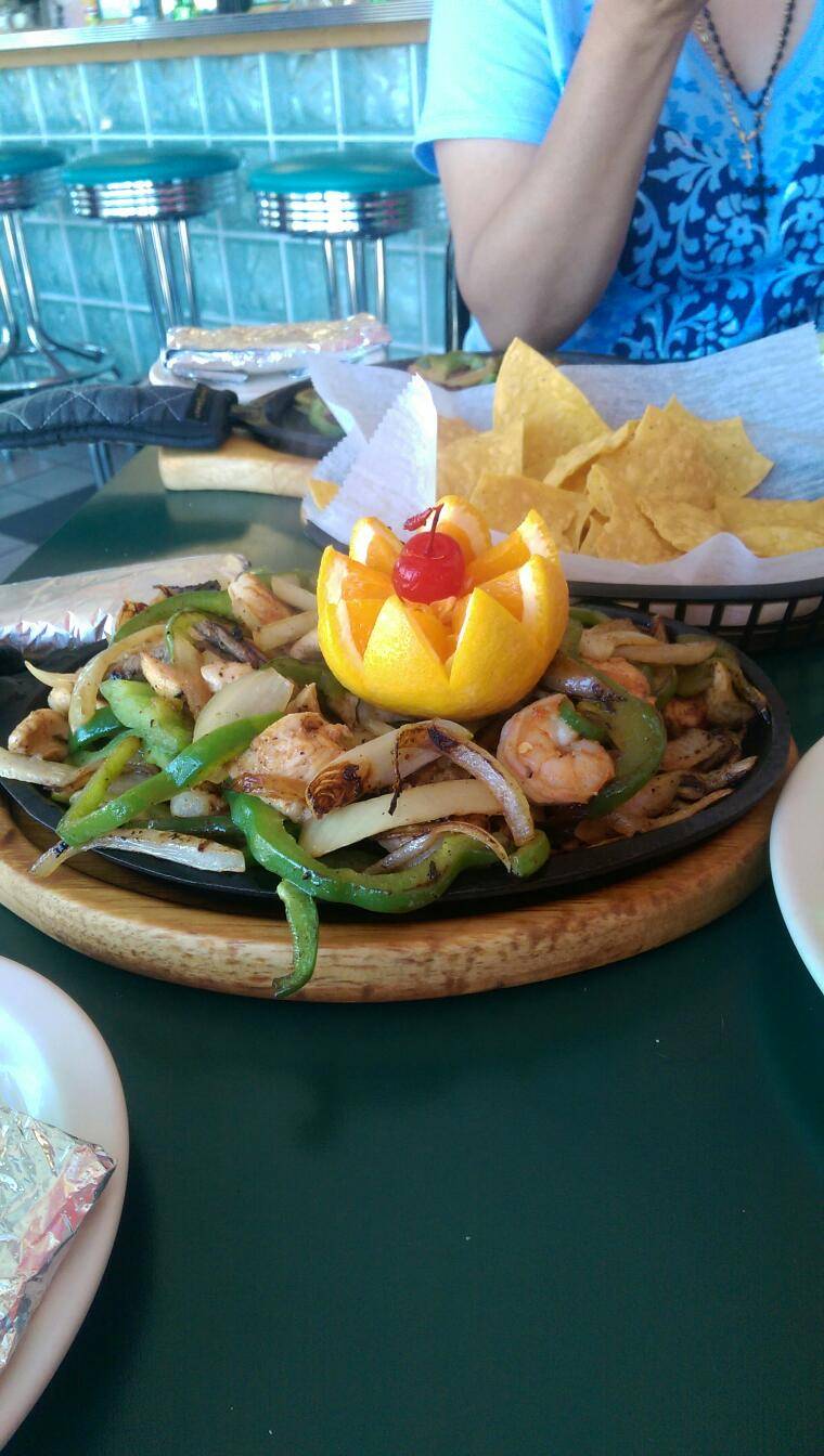 Ricardos | restaurant | 230 New Shackle Island Rd, Hendersonville, TN 37075, USA | 6158224999 OR +1 615-822-4999