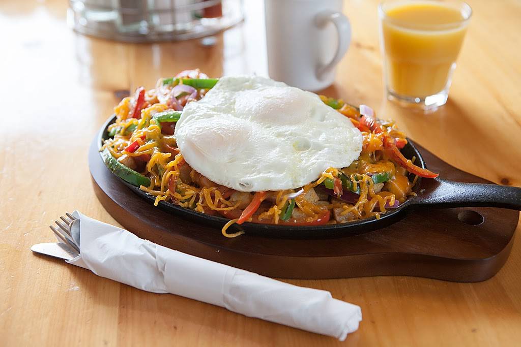 Aunt Mabels Country Kitchen & Motel | restaurant | ON-21, Port Elgin, ON N0H 2C5, Canada | 5193892122 OR +1 519-389-2122