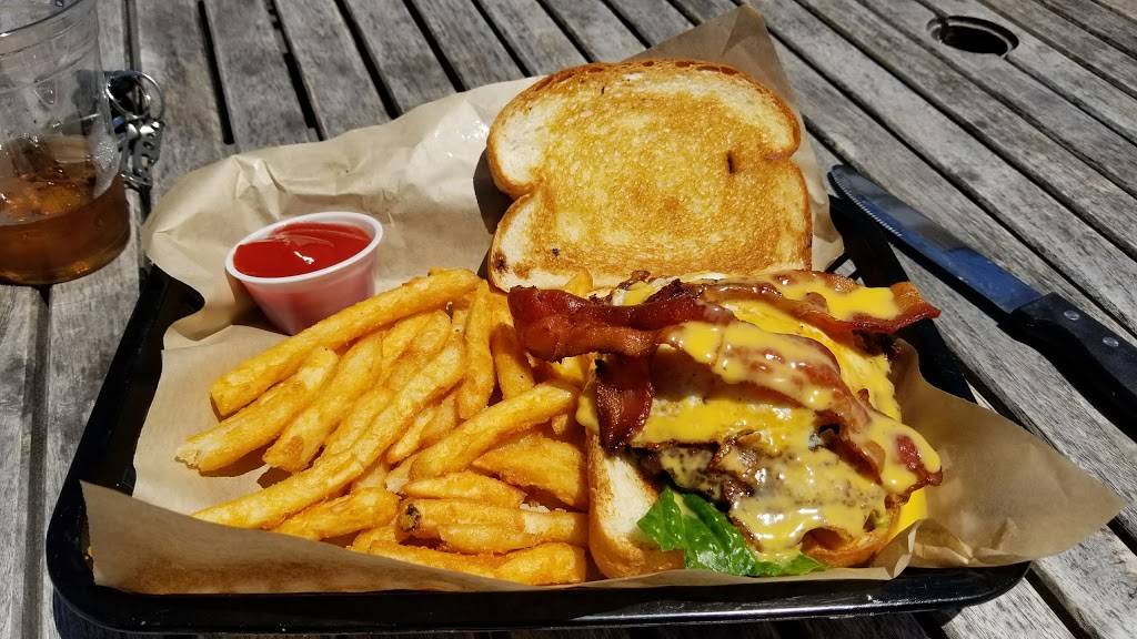 Calhouns Rooftop | restaurant | 4701 Calhoun Rd #200, Houston, TX 77004, USA | 8326498849 OR +1 832-649-8849