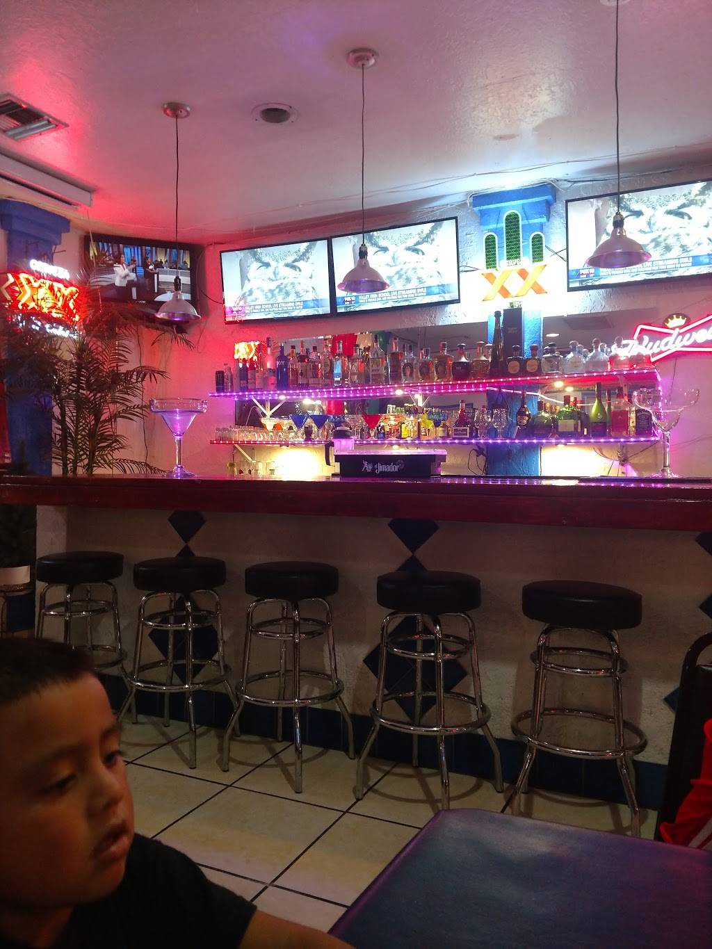 Playas del Novillero | restaurant | 6845 S Central Ave, Phoenix, AZ 85042, USA | 6022326025 OR +1 602-232-6025