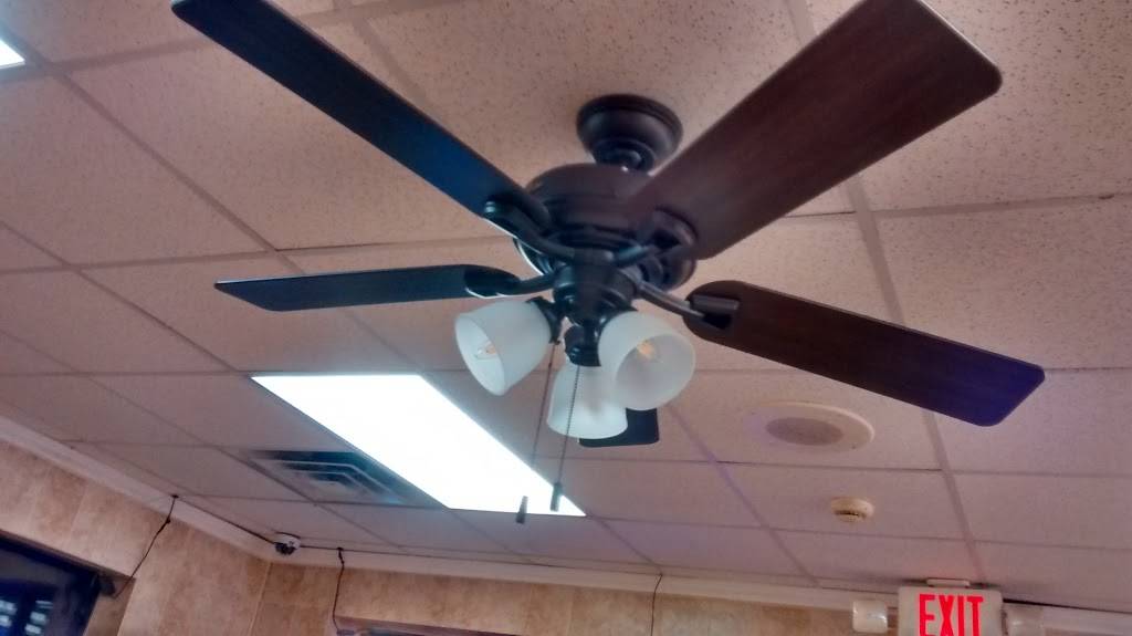 Crown Chicken & Biscuits | restaurant | 2201 Edgmont Ave, Chester, PA 19013, USA | 6108747590 OR +1 610-874-7590