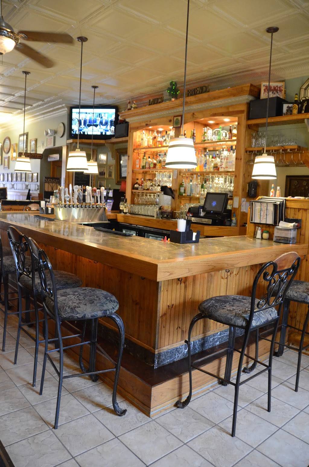 DeOs Pizzeria & Pub | restaurant | 417 E Mill St, Plymouth, WI 53073, USA | 9208928485 OR +1 920-892-8485