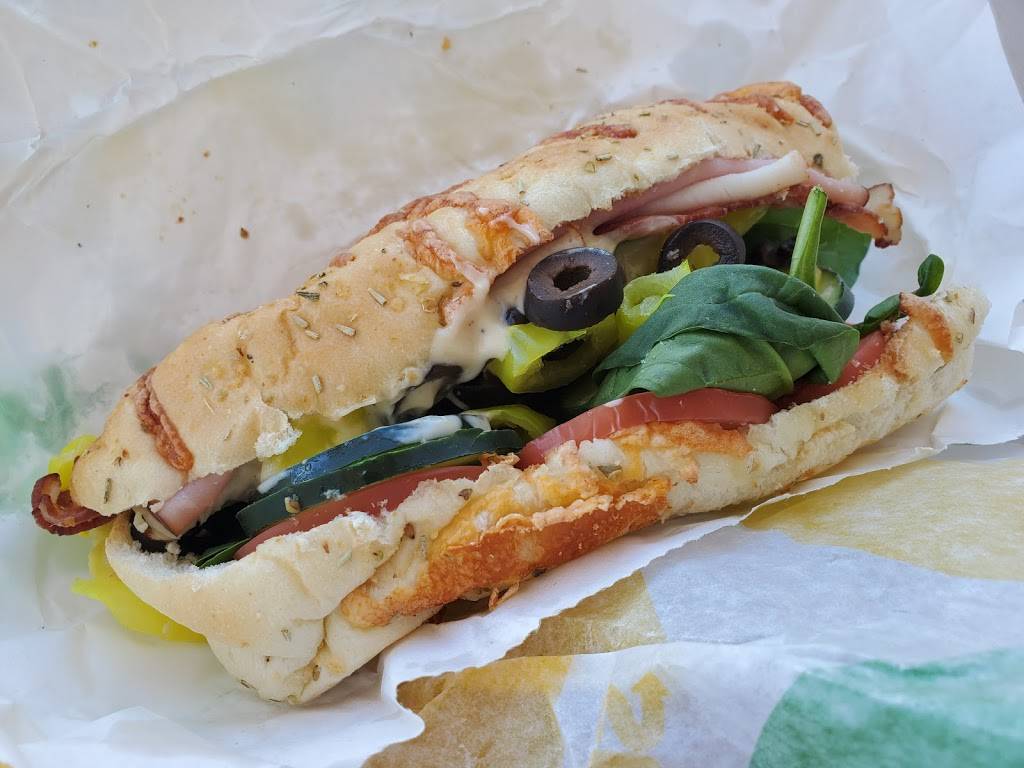 Subway | meal takeaway | 1052 South, Turf Farm Rd, Payson, UT 84651, USA | 8014654355 OR +1 801-465-4355