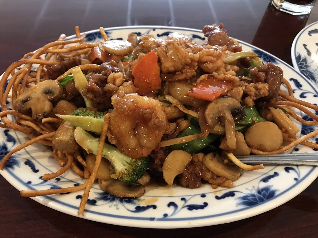 Chuong Garden Chinese Restaurant | restaurant | 118 E Main St, Manchester, IA 52057, USA | 5639272353 OR +1 563-927-2353