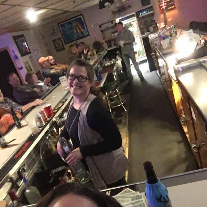 Wayside Saloon | restaurant | 1802 Crossroads Ln N, Freeport, IL 61032, USA | 8152336292 OR +1 815-233-6292