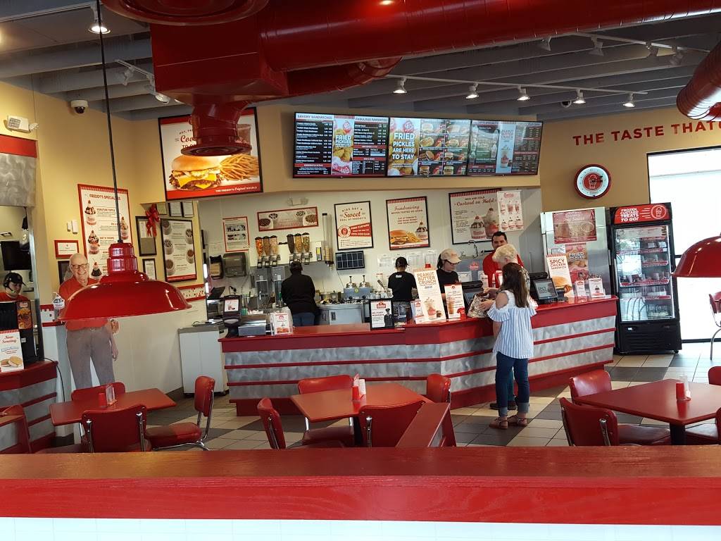 Freddys Frozen Custard & Steakburgers | restaurant | 2624 E Stone Dr, Kingsport, TN 37660, USA | 4233924454 OR +1 423-392-4454