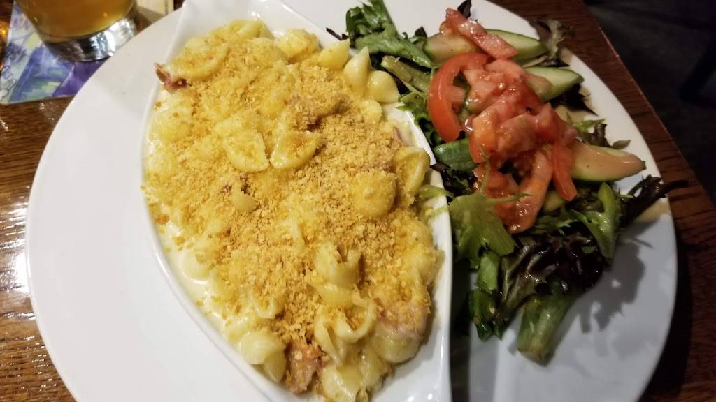 The Edmund Burke | restaurant | 107 Danforth Ave, Toronto, ON M4K 1N2, Canada | 4164667600 OR +1 416-466-7600