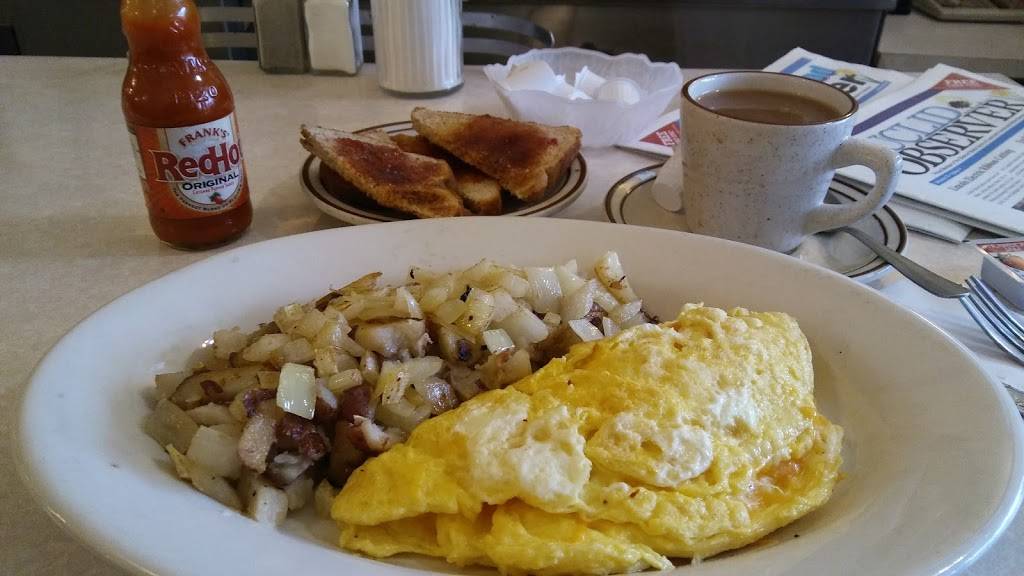 Lucky Restaurant | restaurant | 742 E 185th St, Cleveland, OH 44119, USA | 2164861222 OR +1 216-486-1222