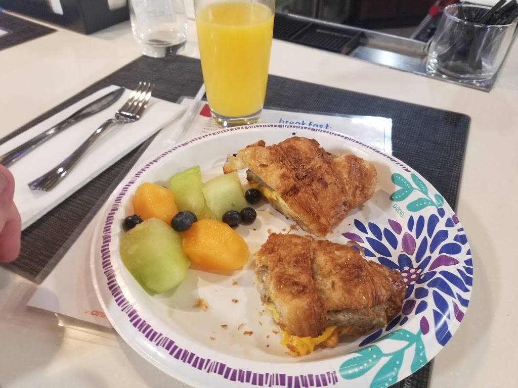 Revive Bar | restaurant | LaGuardia Rd, East Elmhurst, NY 11371, USA | 7185333400 OR +1 718-533-3400