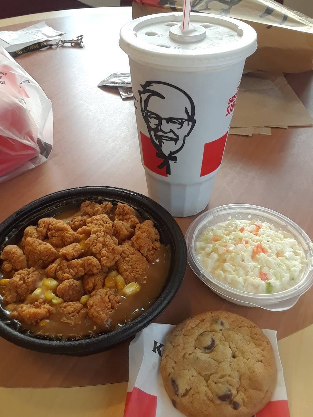 KFC | restaurant | 16177 West Rd, Woodhaven, MI 48183, USA | 7346719168 OR +1 734-671-9168