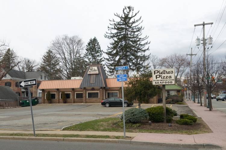 Pietros Italian Restaurant | restaurant | 46 W Main St, Ramsey, NJ 07446, USA | 2013270580 OR +1 201-327-0580