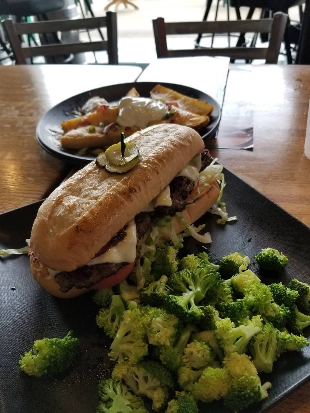 Quaker Steak & Lube | restaurant | 4900 Transportation Dr, Sheffield, OH 44054, USA | 4409349464 OR +1 440-934-9464