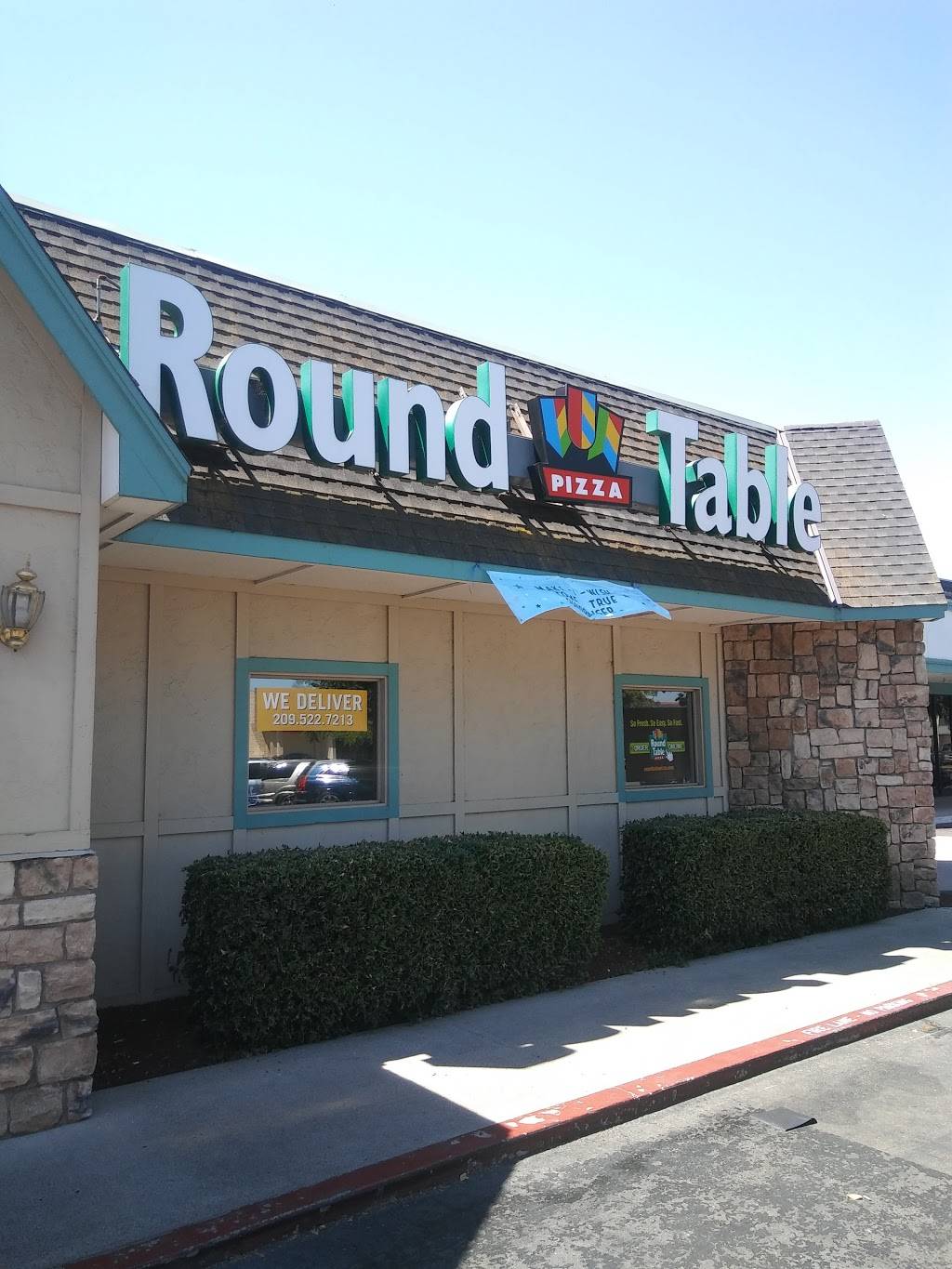 Round Table Pizza | meal delivery | 2401 E Orangeburg Ave, Modesto, CA 95355, USA | 2095227213 OR +1 209-522-7213