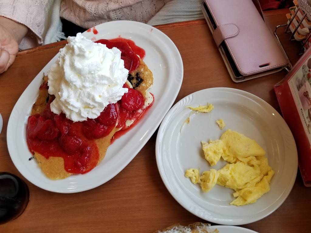 Friendlys | restaurant | Massachusetts 9, 455 Russell St, Hadley, MA 01035, USA | 4132537640 OR +1 413-253-7640