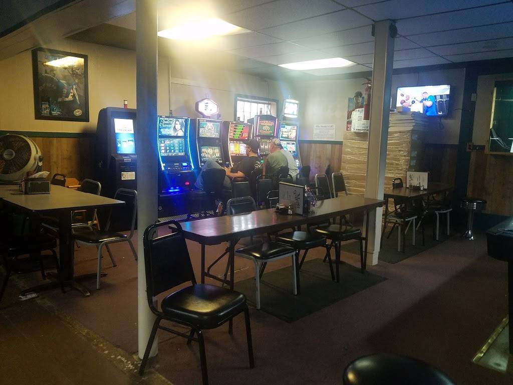 Biggens Bar and Billiards | restaurant | 858 W Green St, Decatur, IL 62522, USA | 2174226360 OR +1 217-422-6360